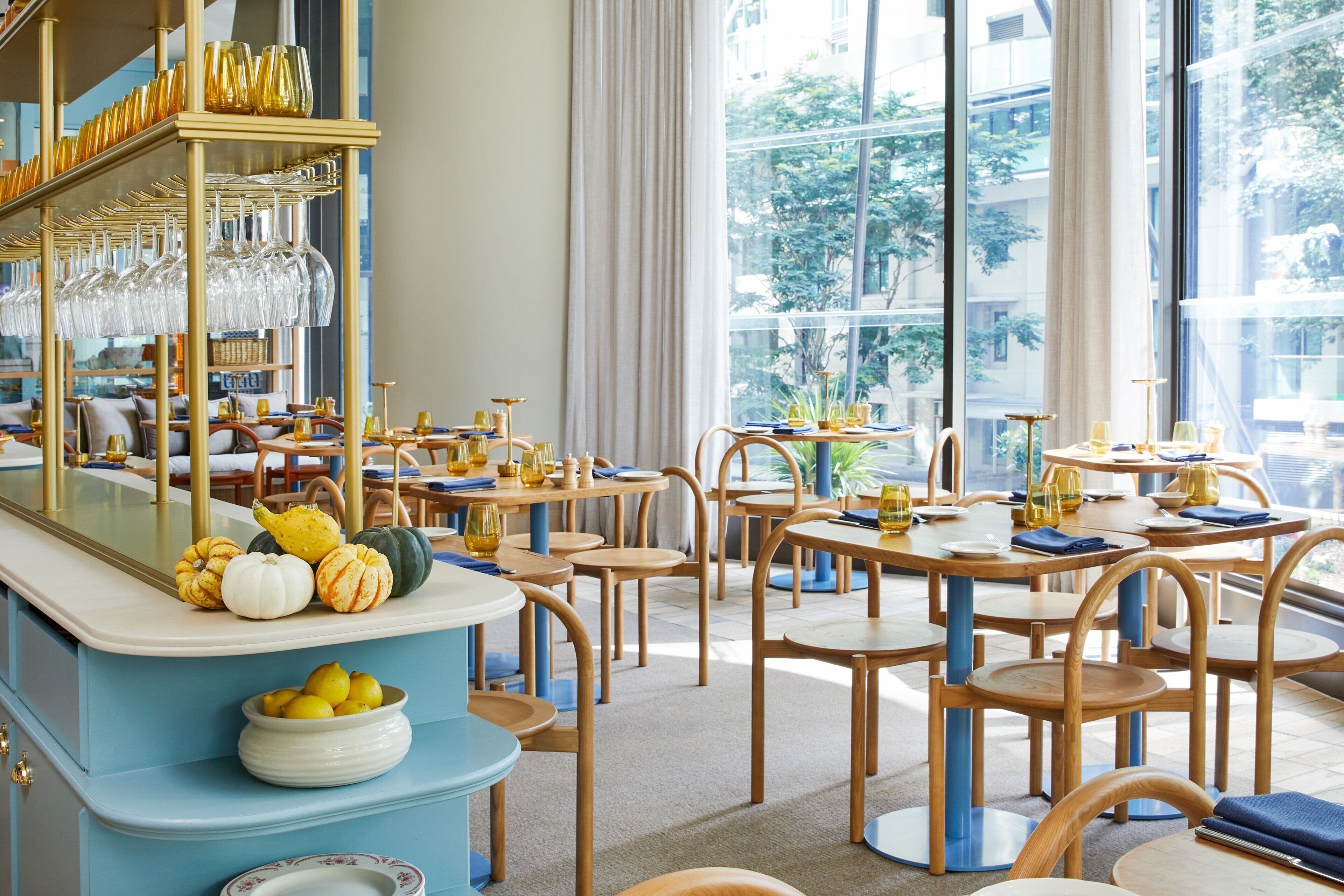 2 restaurants, breakfast, lunch served; local and international cuisine