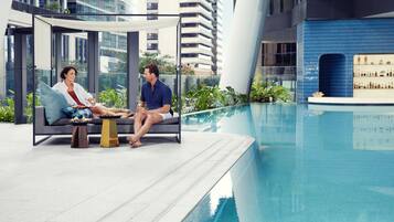 Outdoor pool, free cabanas, sun loungers