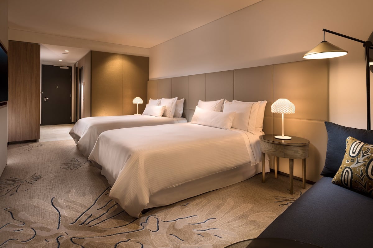 1 bedroom, down duvets, pillow-top beds, minibar