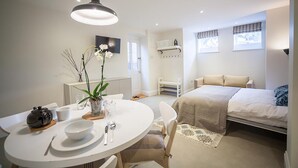 Apartment | Living area | Flat-screen TV - The Skylark Studio, Hereford (Hereford)