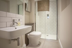 Apartment | Bathroom shower - The Skylark Studio, Hereford (Hereford)