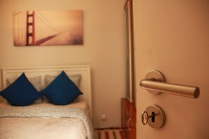 3 chambres, fer et planche à repasser, accès Internet, draps fournis