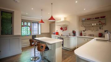 Apartemen, Beberapa Tempat Tidur | Dapur bersama | Lemari es besar, microwave, oven, dan kompor