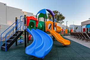 Área de juegos infantiles al aire libre