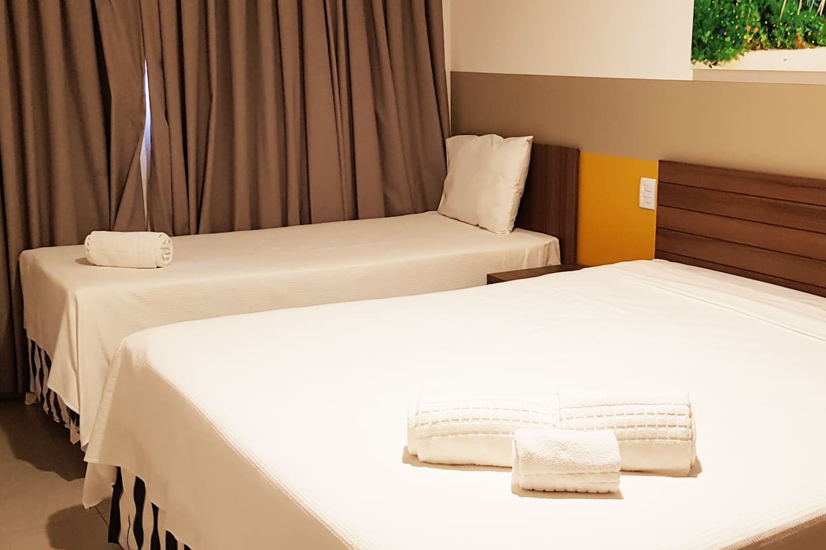 Deluxe Suite, Balcony (1) | Minibar, blackout drapes, soundproofing, cribs (free)