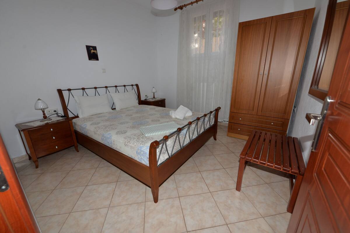 Double Room, 1 Double Bed, Non Smoking | In-room safe, blackout drapes, WiFi (free), bed sheets