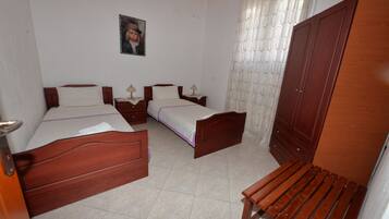 Triple Room, Non Smoking | In-room safe, blackout drapes, free WiFi, bed sheets