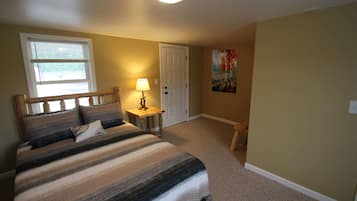 Motel Room, 1 Queen Bed