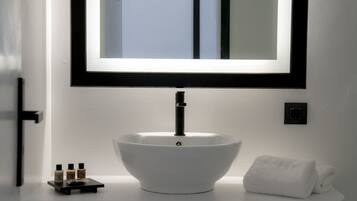 Elite Double Room, 1 King Bed, Non Smoking | Bathroom amenities