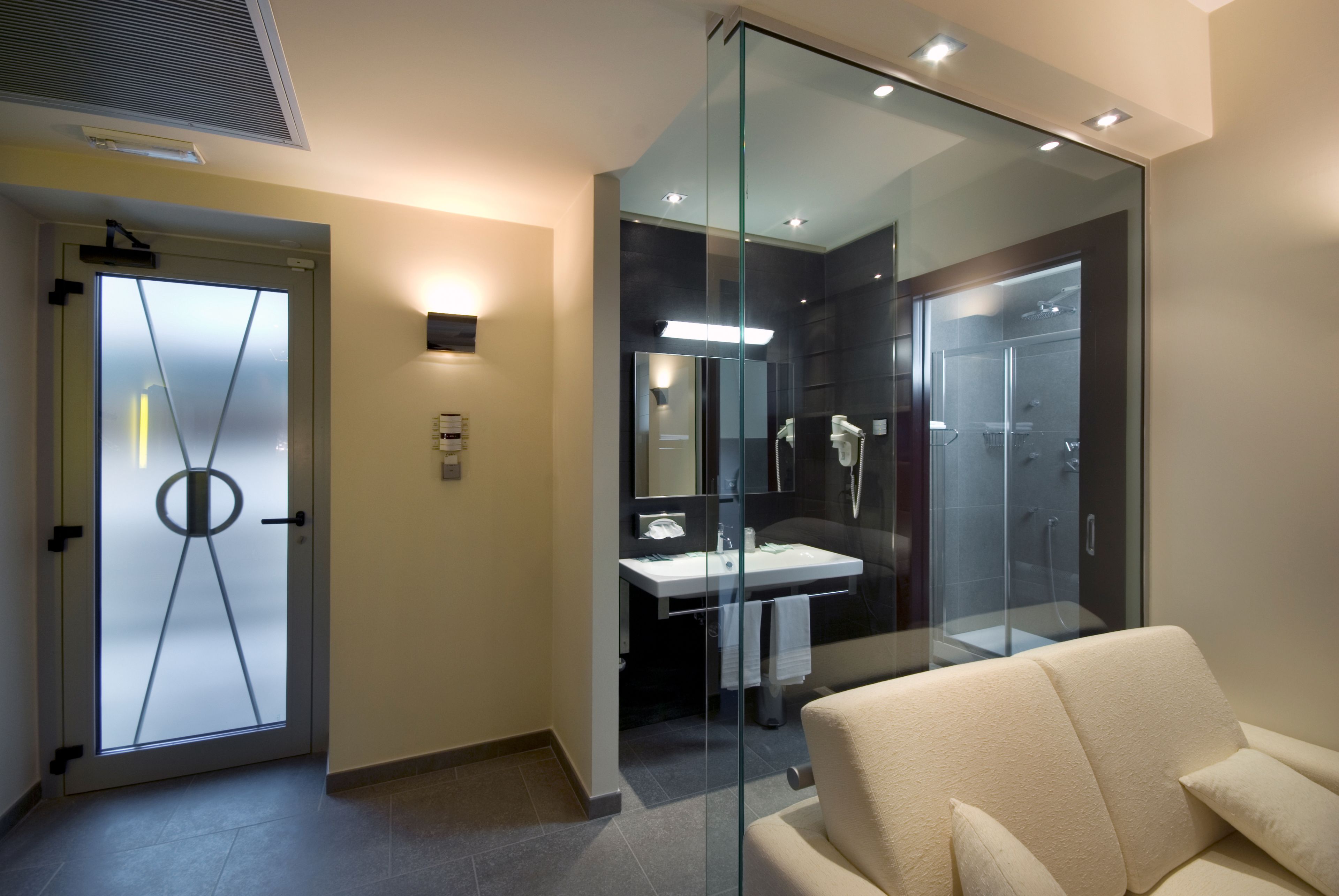 Suite, Garden View | 1 bedroom, hypo-allergenic bedding, memory foam beds, minibar