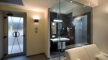 Suite, Garden View | 1 bedroom, hypo-allergenic bedding, memory foam beds, minibar
