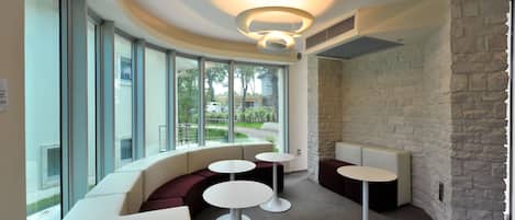 Buffet déjeuner gratuit tous les jours