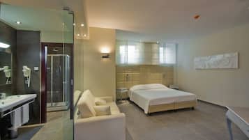 1 bedroom, hypo-allergenic bedding, memory foam beds, minibar