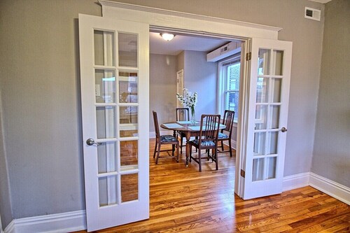 Charming Tower Grove Flat-Steps to T.G Park+Grand