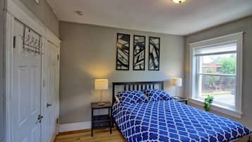 1 bedroom, desk, iron/ironing board, WiFi