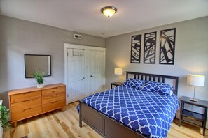 1 bedroom, desk, iron/ironing board, WiFi