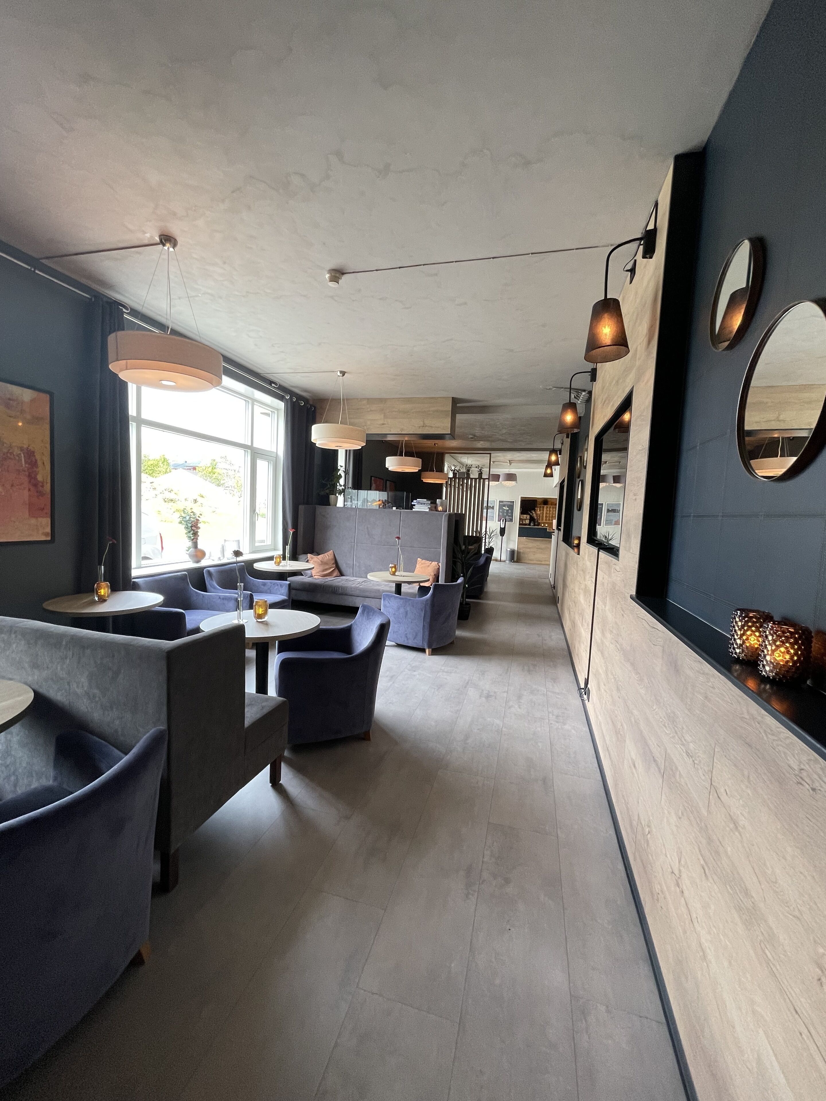 32-tums platt-tv med kabelkanaler