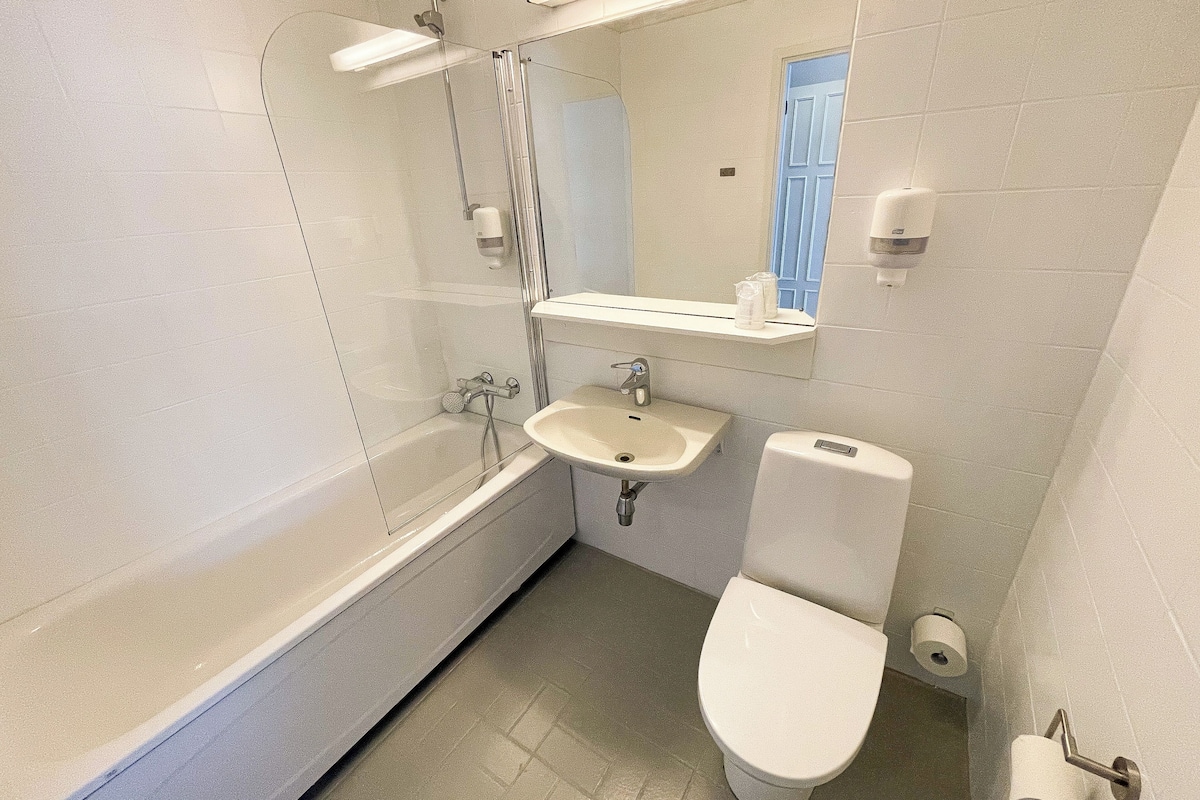 eco-friendly toiletries, hair dryer, towels