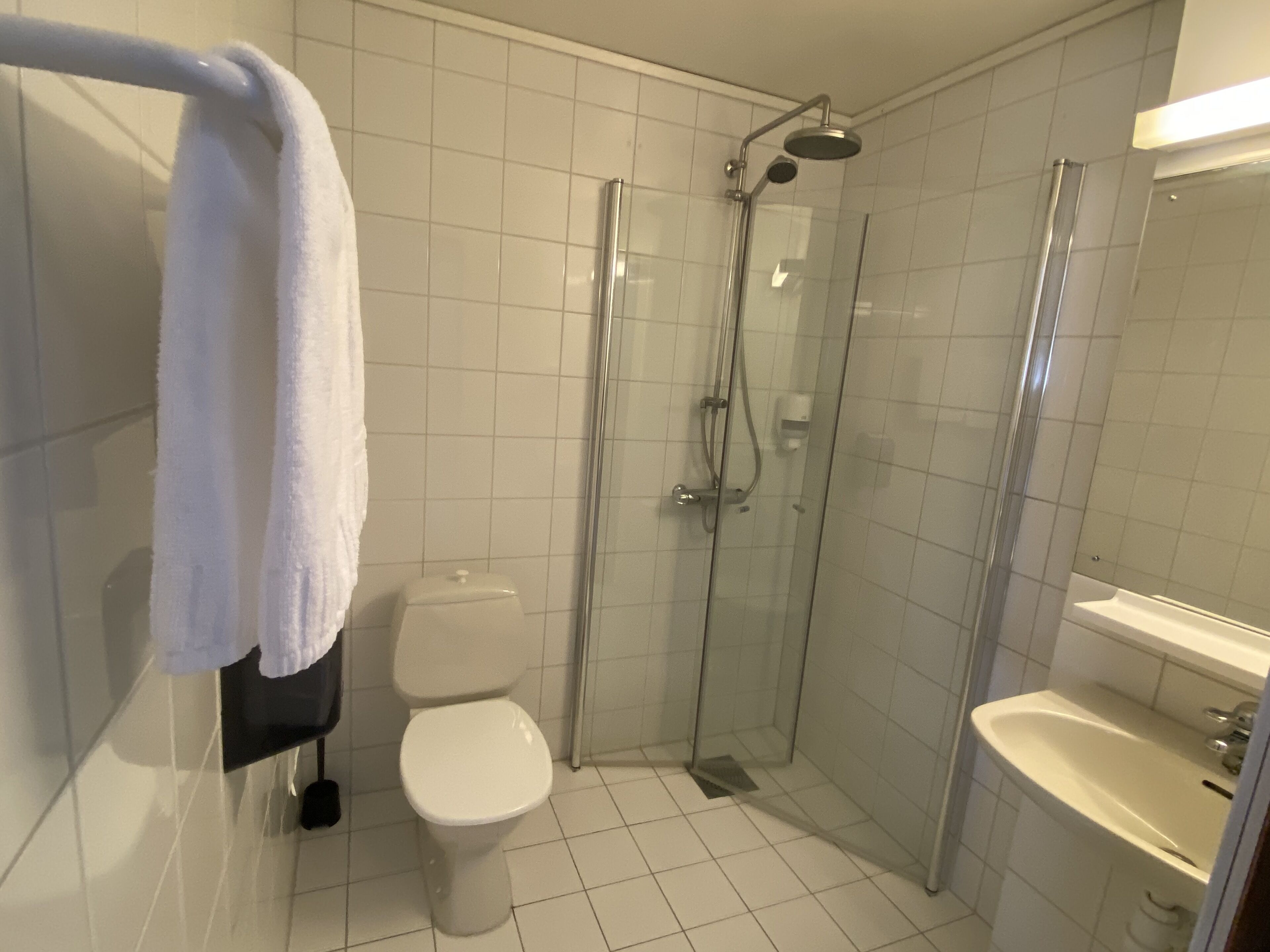 single room | bathroom | eco-friendly toiletries, hair dryer, towels
