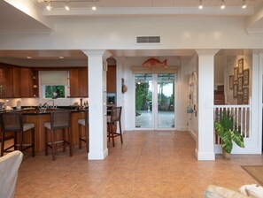 Unclassified image, 2 of 46, button - BREATHTAKING : on water front with panoramic views + pool + dock (Harbour Island)