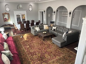 Smart TV, fireplace, DVD player, ping pong - Luxurious Private Estate with Hot Tub. Game Room, Grand Piano- Near Ski Resort (Salt Lake City)