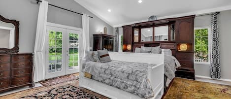 10 chambres, fer et planche à repasser, lit de bébé portatif