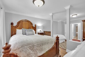 10 habitaciones, escritorio y tabla de planchar con plancha 