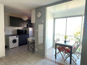 Dining - Pretty 2 room cabin very modern parking (LE GRAU DU ROI)