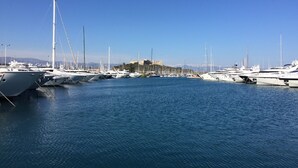 A marina with numerous yachts docked. - CANNES +++ PERFECT FOR CONGRESS AND TOURISM (Cannes)