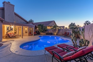 حمّام سباحة مُدفَّأ