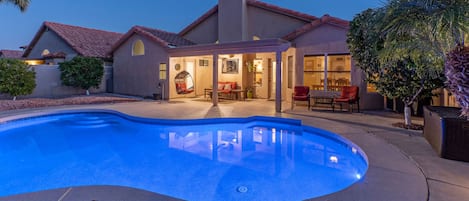 Een verwarmd zwembad