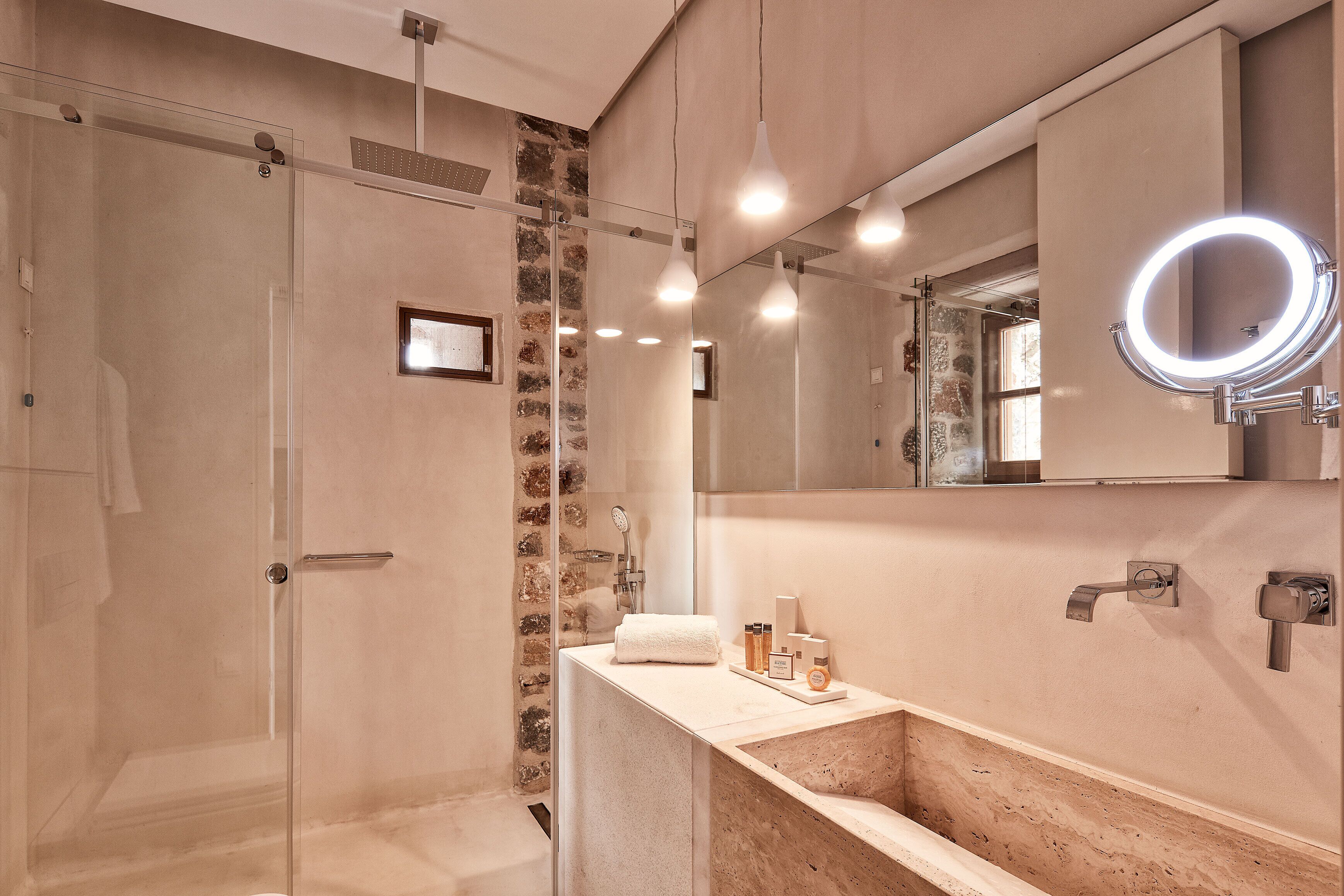 shower, rainfall showerhead, free toiletries, hair dryer