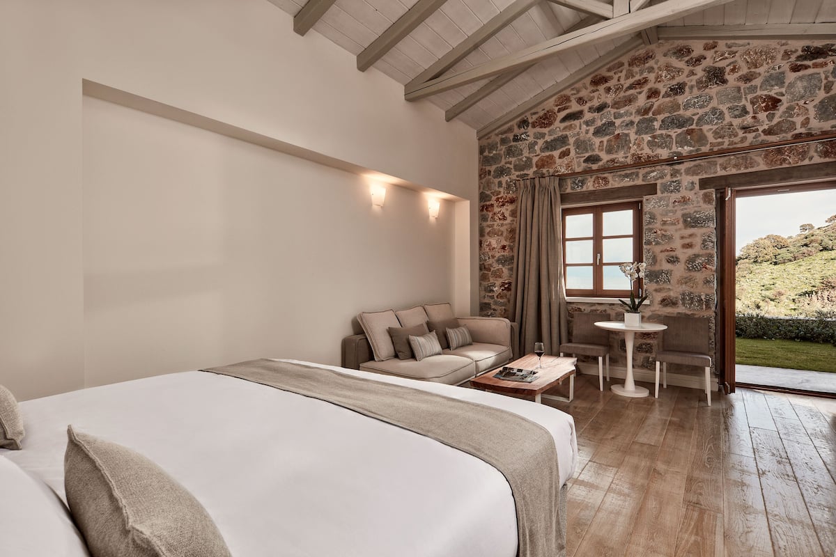 Private Pool Honeymoon Suite Sea View | 1 bedroom, minibar, in-room safe, desk