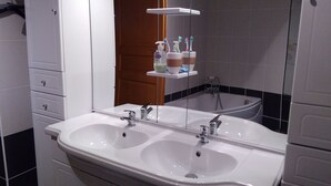 A bathroom with two sinks, a mirror, a shower, and a towel rack. - HOUSE RENTAL 12 PEOPLE OLERON  (Saint-Pierre-d'Oléron)