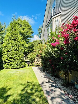 Property grounds - Family Friendly. Great Location & Rates. Near Dollywood & Ripken. River Access. (Pigeon Forge)