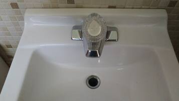 Habitación | Lavabo en el baño