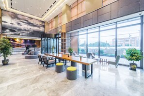 Lobby sitting area - Atour Hotel International Tourist Resort Xiuyan Road Shanghai (Shanghai)