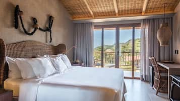 Suíte superior | Frigobar, cofres nos quartos, individualmente decorados