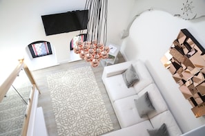 Penthouse, 2 Bedrooms | Living room | Smart TV, Netflix
