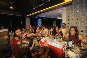 Bar junto a la alberca