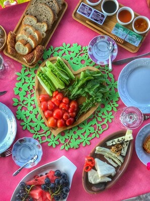 فطور كامل مجانًا يوميًا