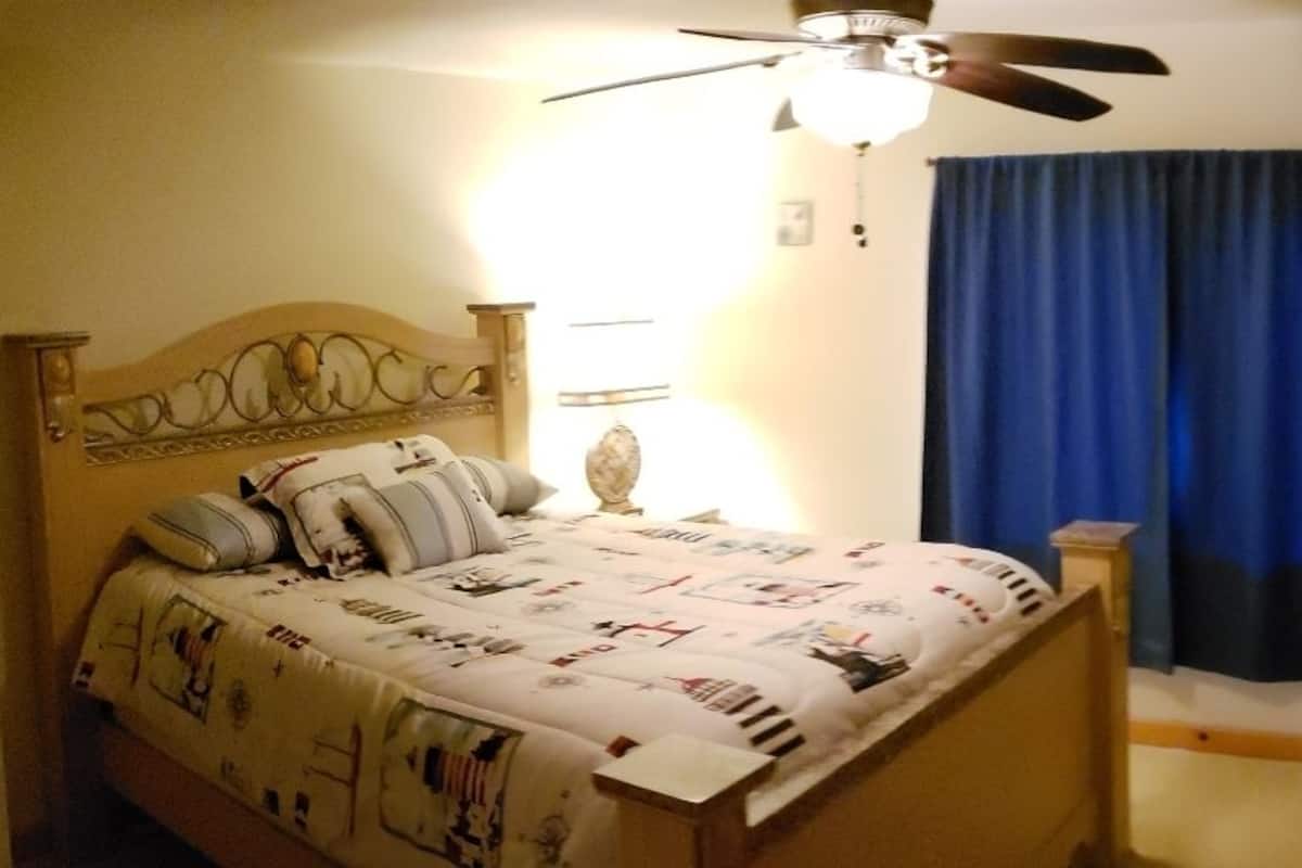 Quadruple Room, 2 Queen Beds, Non Smoking | Minibar, individually furnished, cribs/infant beds, rollaway beds