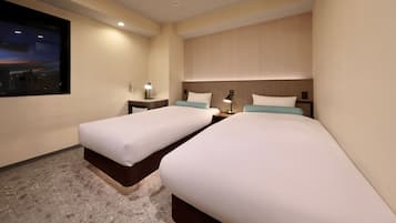 Habitació amb dos llits individuals | Escriptori, cortines opaques, planxa i posts de planxar i wifi gratuïta