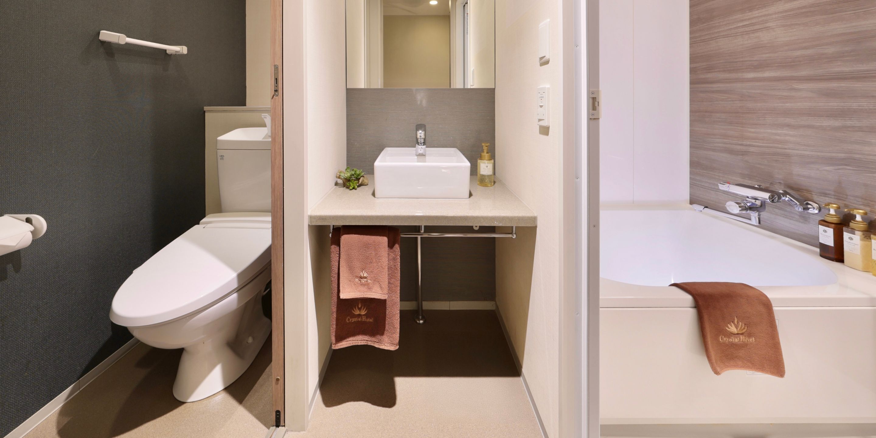 combined shower/bathtub, deep-soaking bathtub, free toiletries