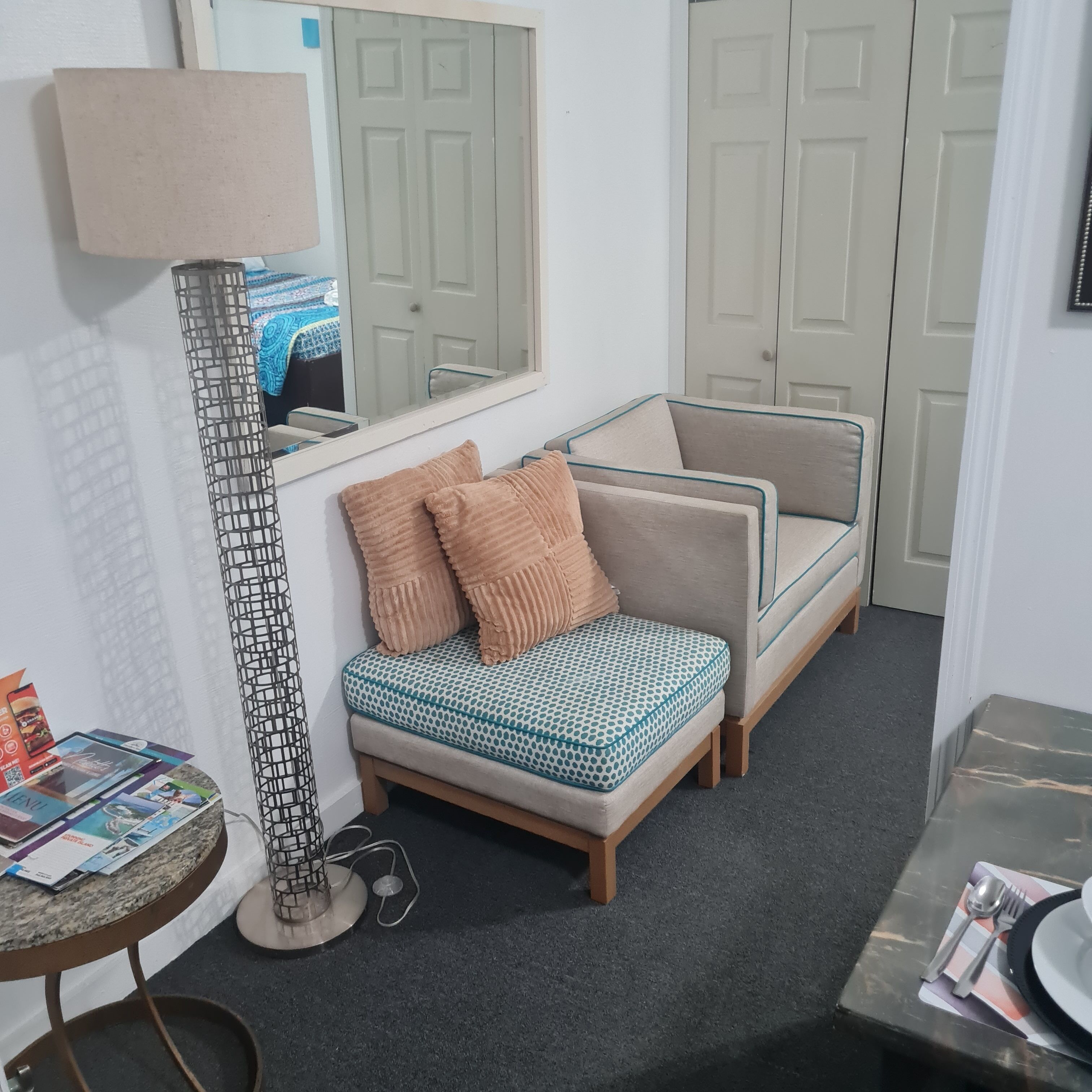 Executive Double Room, 2 Double Beds | Living area | Flat-screen TV