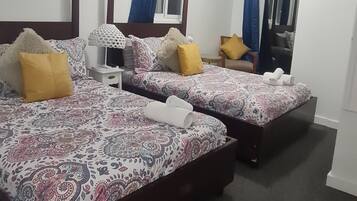 Suite Grand | Cocina privada | Refrigerador, microondas, cafetera y tetera y tetera eléctrica