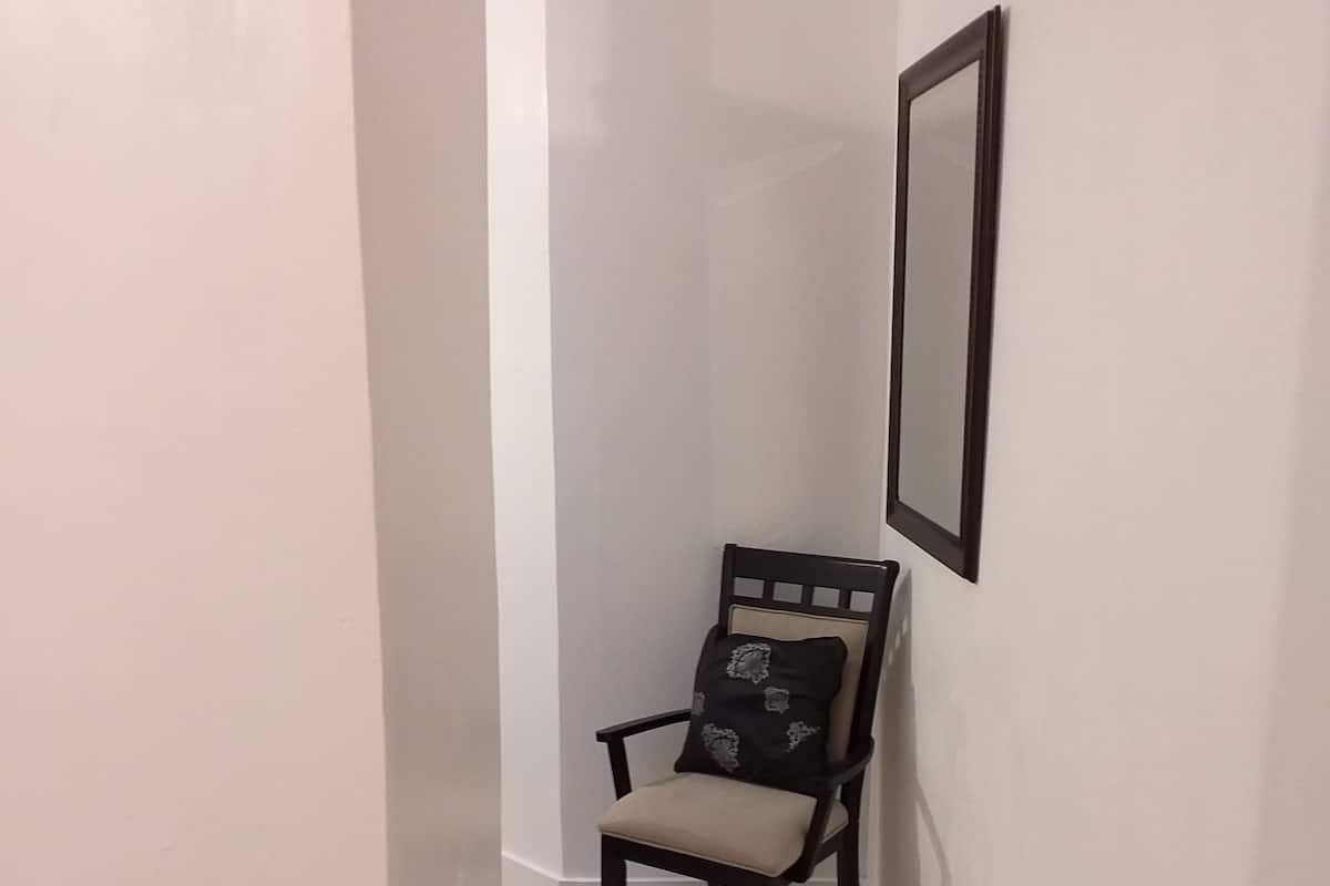 Superior suite, 1 queensize bed | Een minibar, een bureau, een laptopwerkplek, een strijkplank/strijkijzer