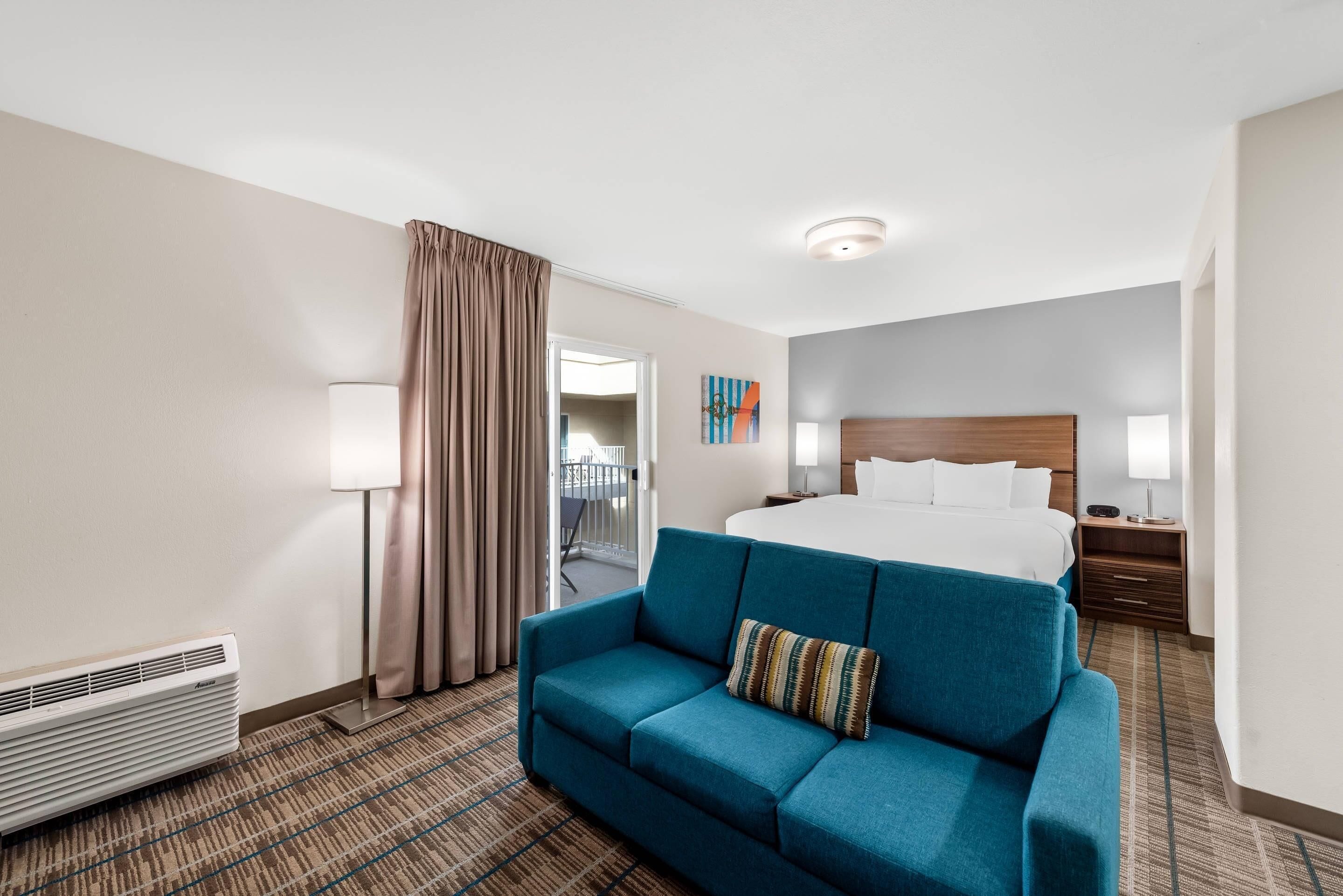 Suite, 1 très grand lit et 1 canapé-lit, non-fumeurs (Kitchen, Roll-In Shower) | Literie de qualité supérieure, surmatelas, bureau