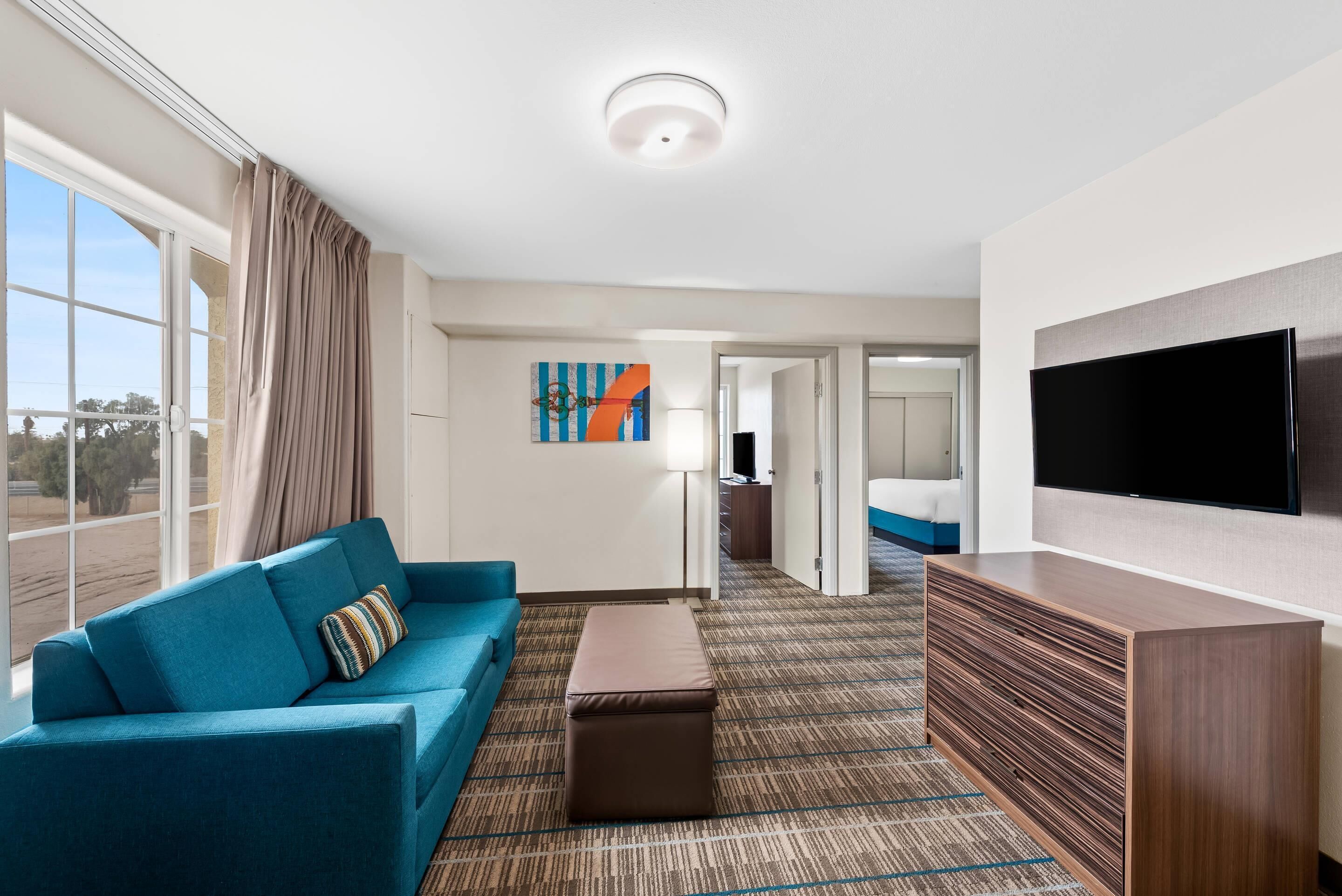 Suite, 2 chambres, non-fumeurs, cuisine (Living Room with Sofa Bed) | Literie de qualité supérieure, surmatelas, bureau