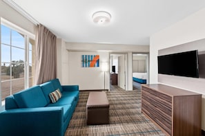 Suite, 2 Schlafzimmer, Nichtraucher, Küche (Living Room with Sofa Bed) | Hochwertige Bettwaren, Pillowtop-Betten, Schreibtisch